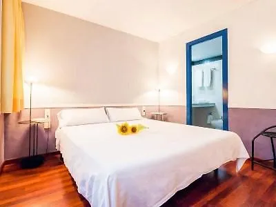 Apartamentos Descartes Barcelona Spain