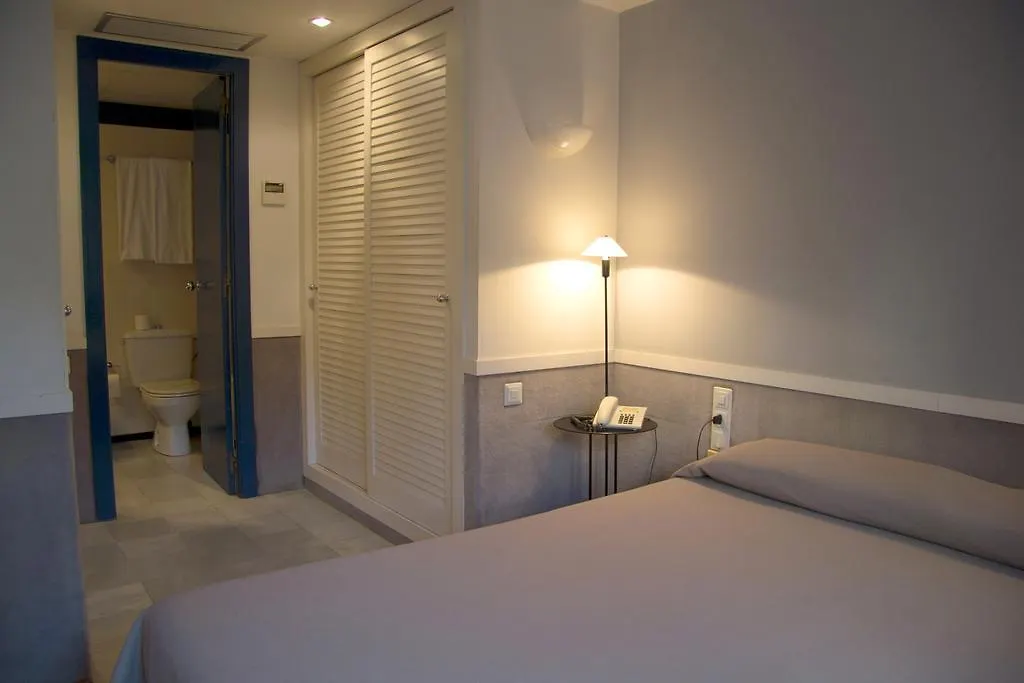 Apartment Apartamentos Descartes Barcelona Spain